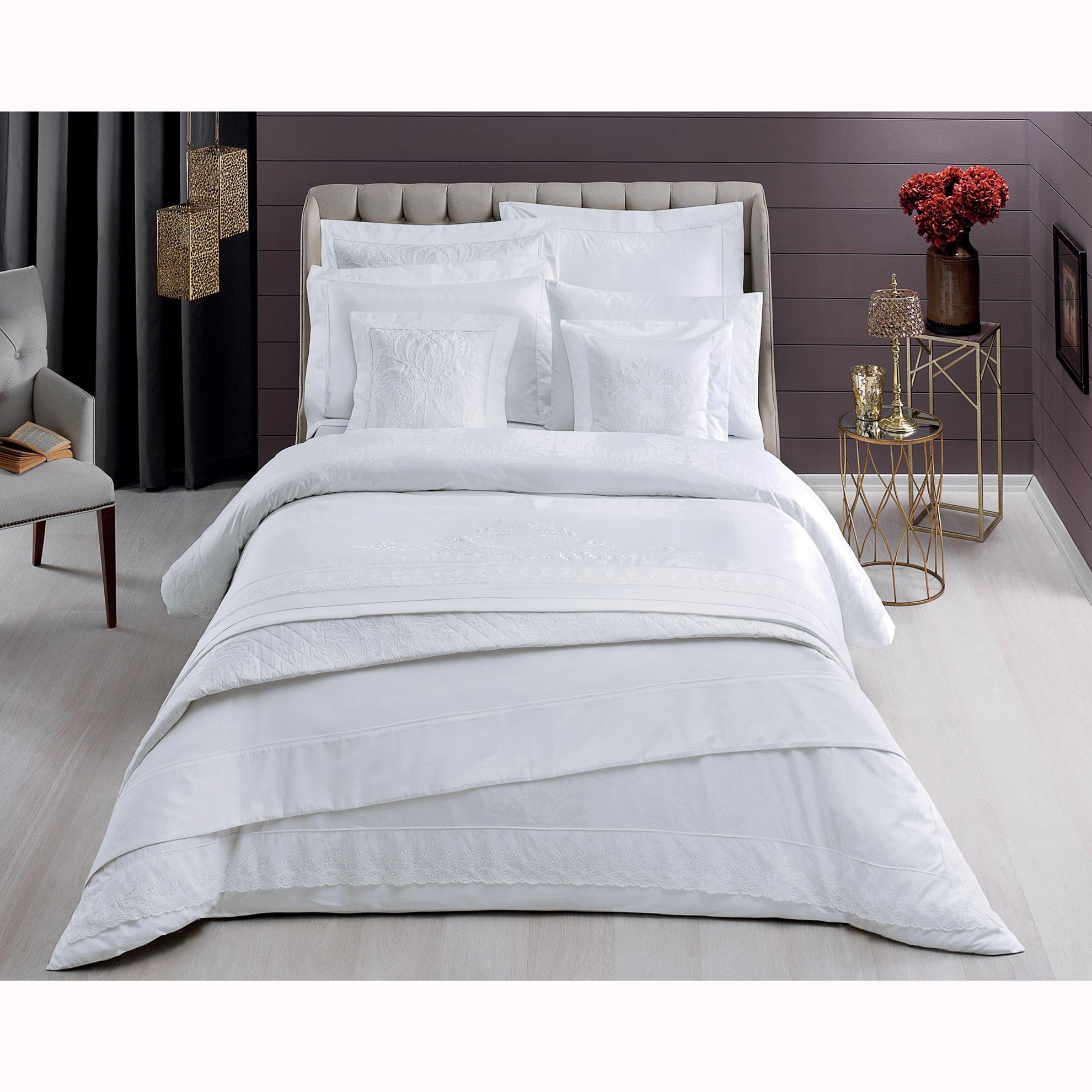 Beyaz Valeron Lotus Cift Kisilik Yatak Ortusu Seti 44114 Tac