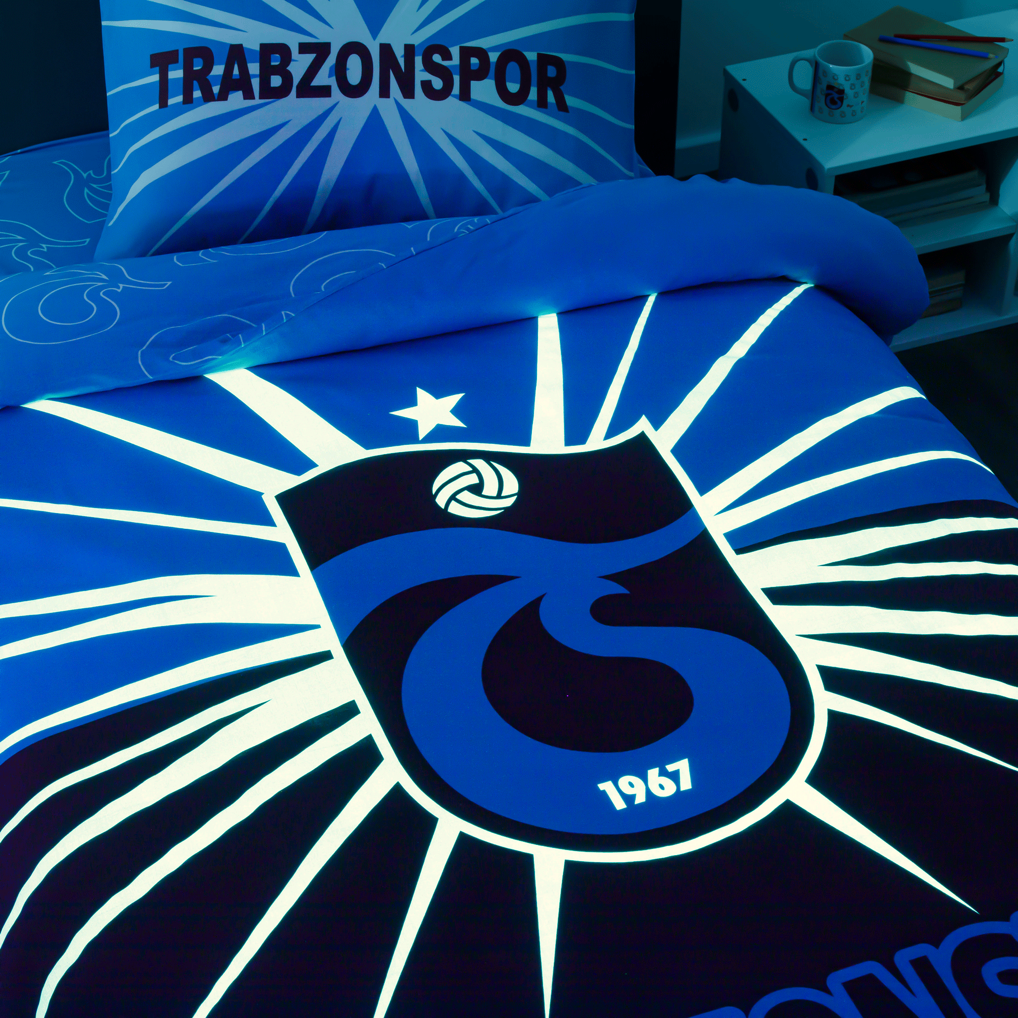 Resim Taç Lisanslı Trabzonspor Light Glow Tek Kişilik Pamuk Nevresim Takımı