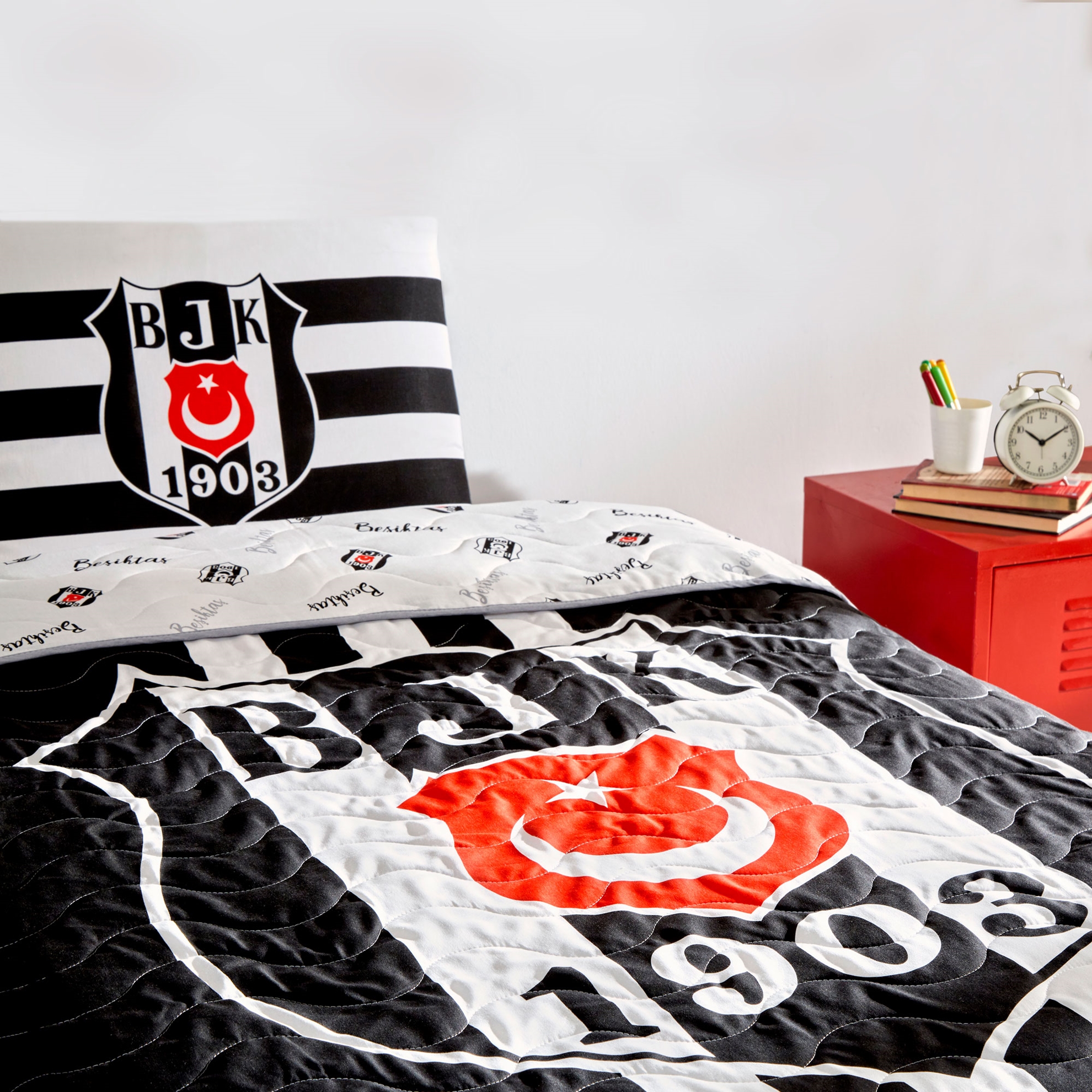 resm Lisanslı Beşiktaş Stripe Tek Kişilik Yatak Örtüsü Seti