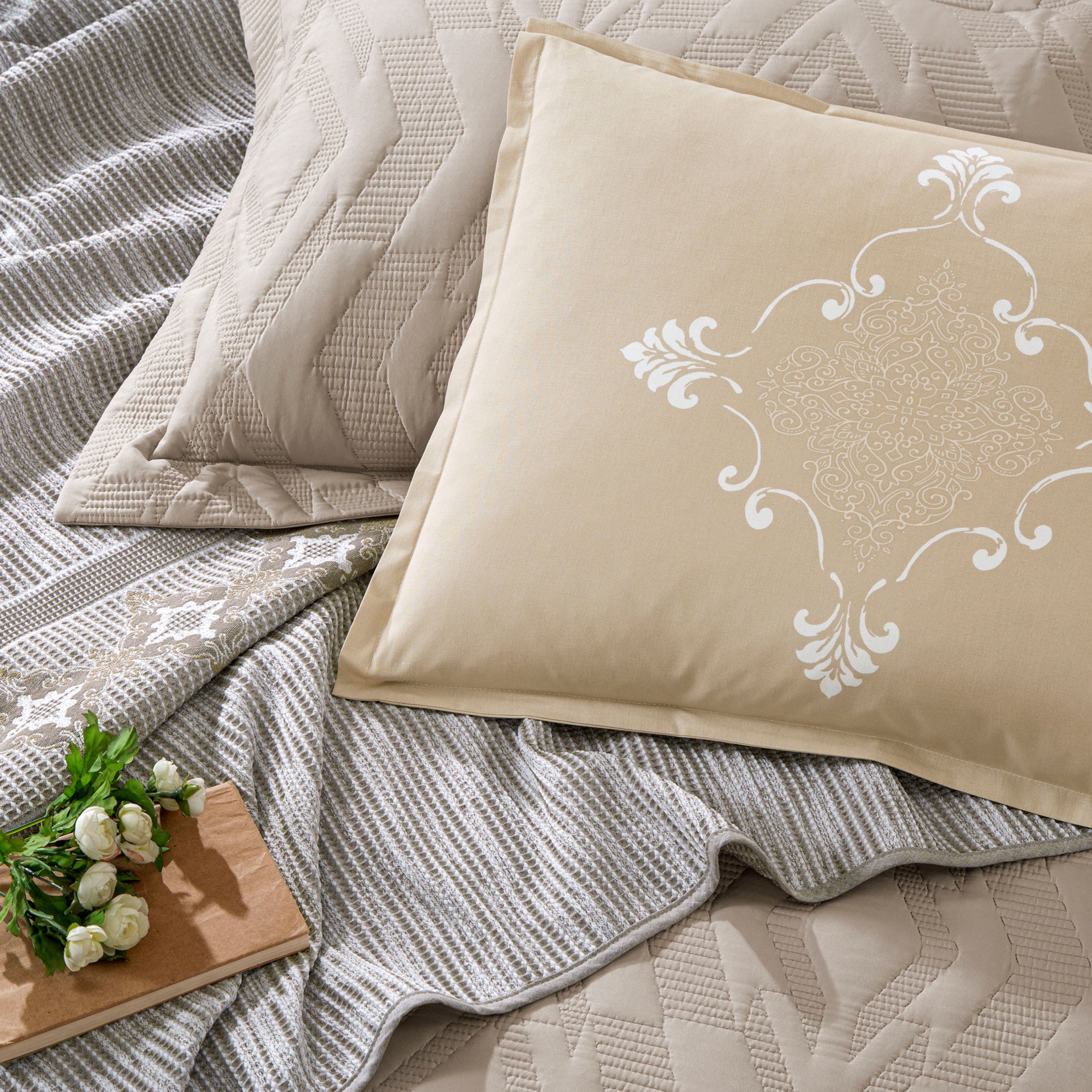 resm Taç Charlotte Günlük Çeyiz Set Taş