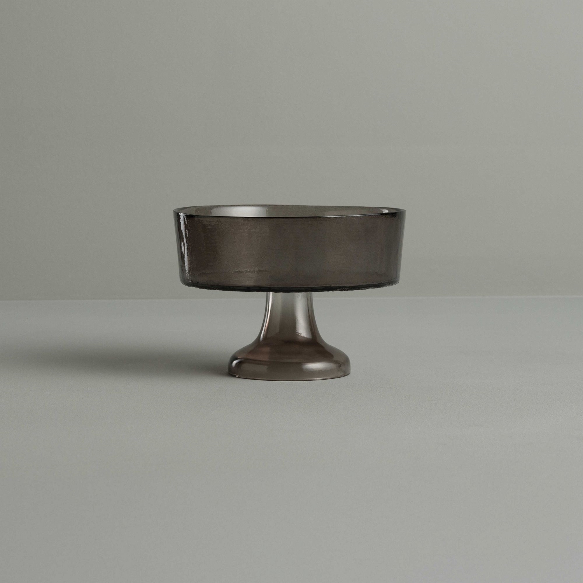 resm Linens Gleam Cam 21 cm Ayaklı Kase Füme