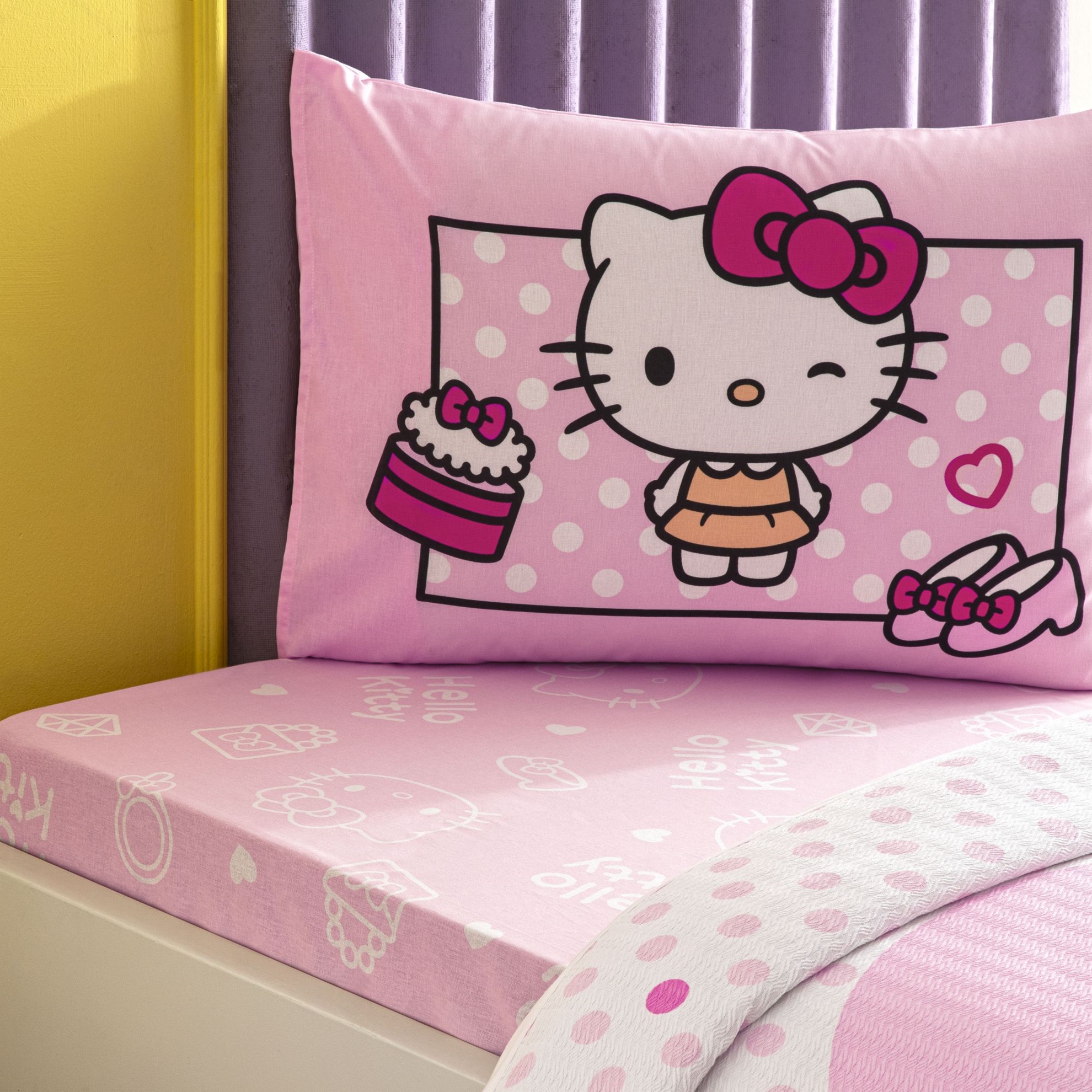 resm Taç Lisanslı Hello Kitty Cake Tek Kişilik Pamuk Pike Takımı