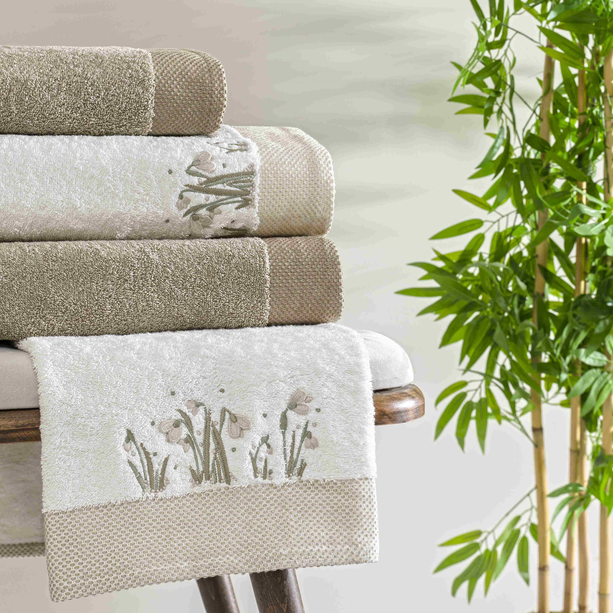 resm Taç Lilya Pure Cotton Pamuk Aile Seti Ekru Camel