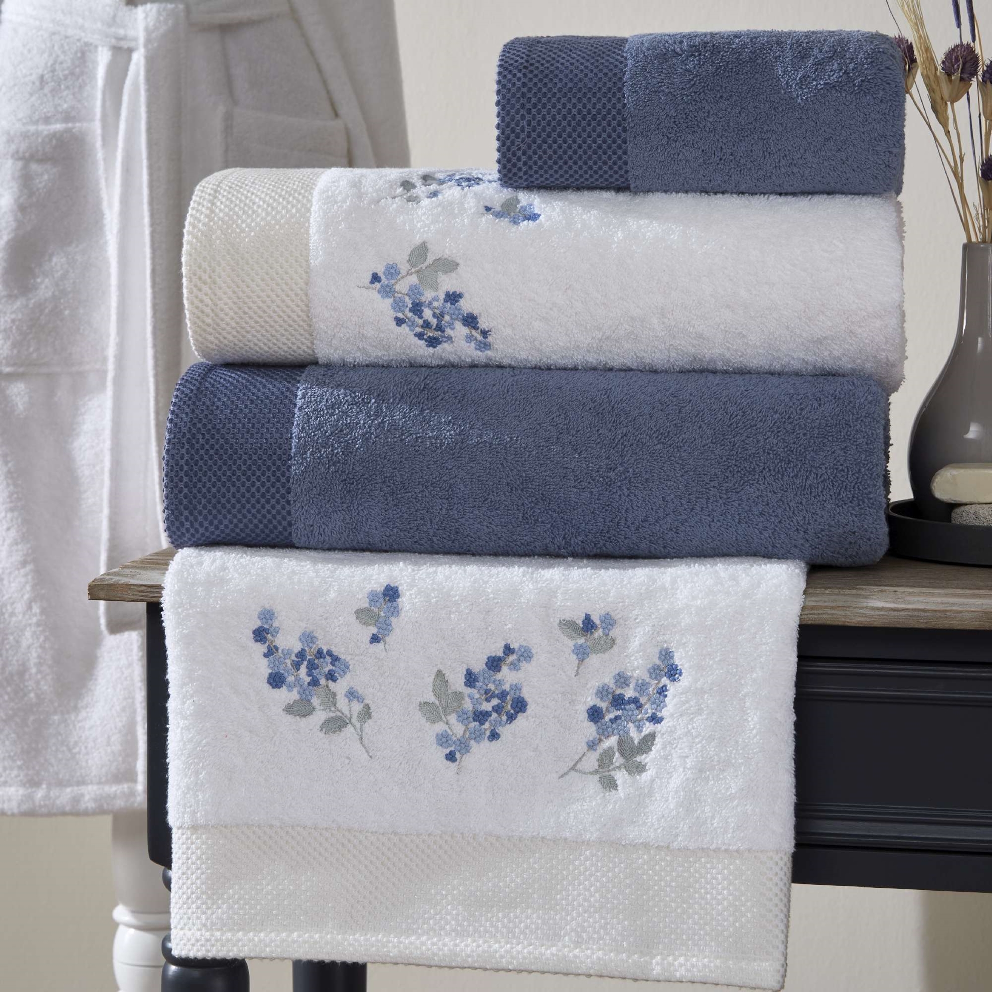 resm Taç Sky Pure Cotton Pamuk Aile Bornoz Seti Beyaz Denim