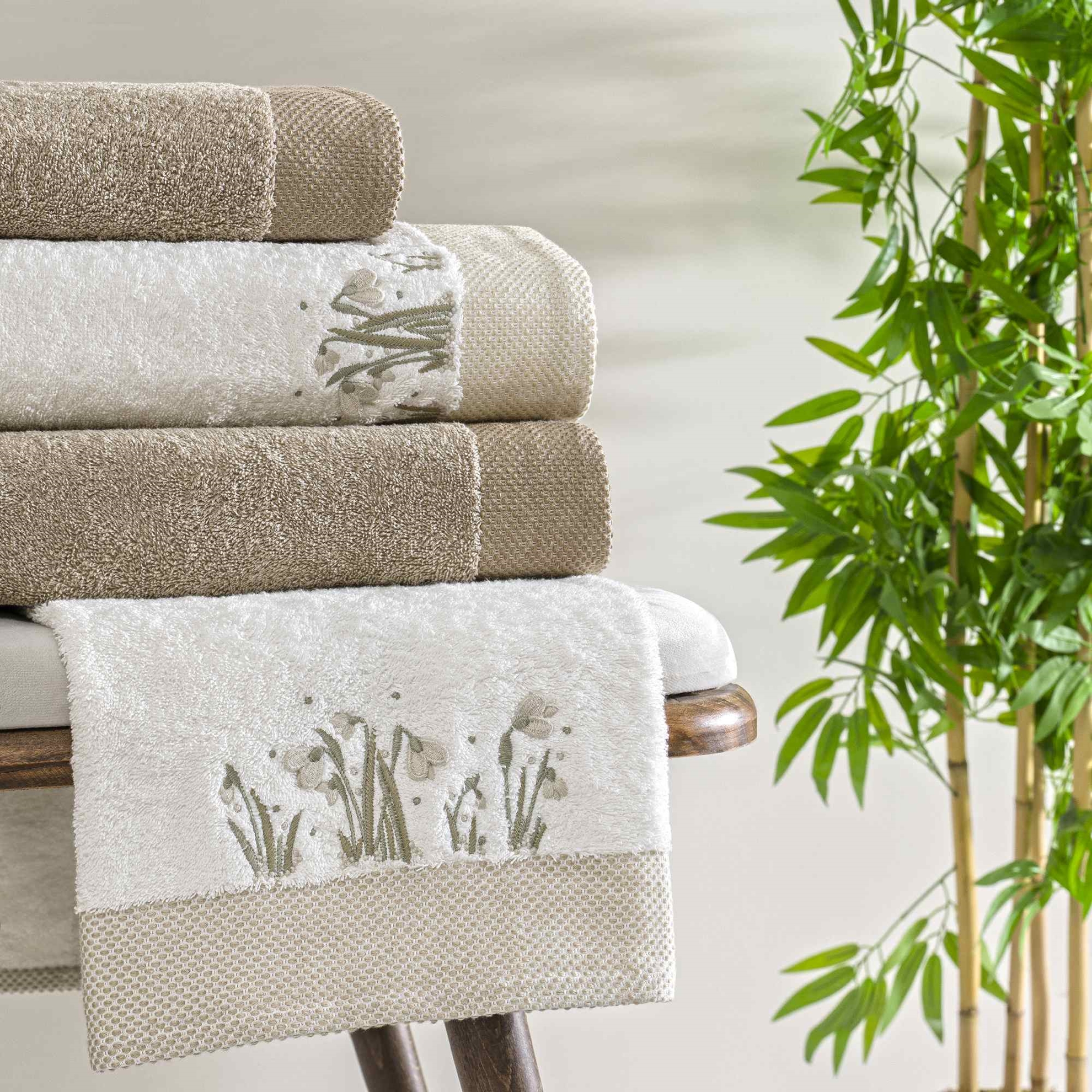 resm Taç Lilya Pure Cotton Pamuk Aile Seti Ekru Camel