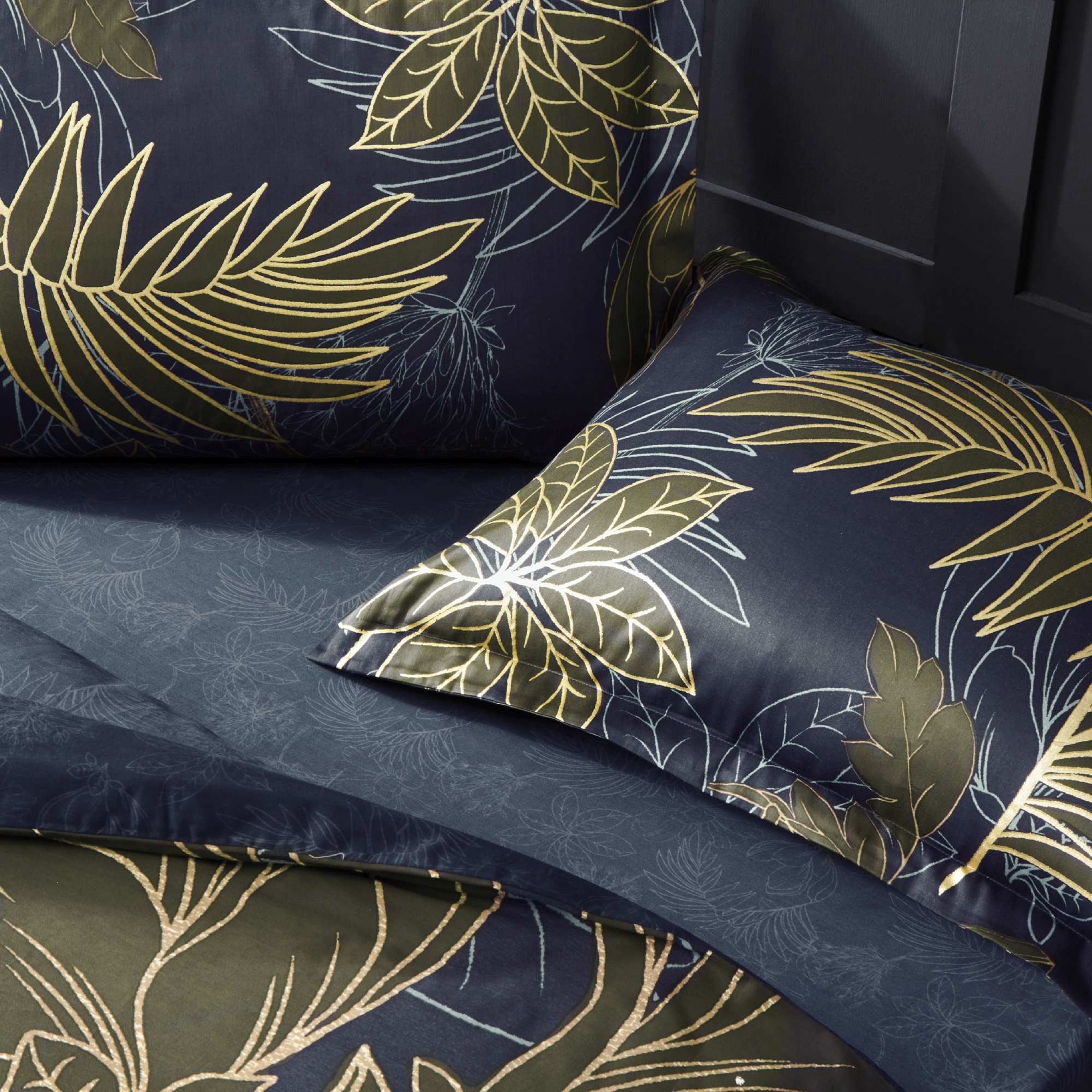 resm Taç Marielle Saten Çift Kişilik Nevresim Takımı Lacivert