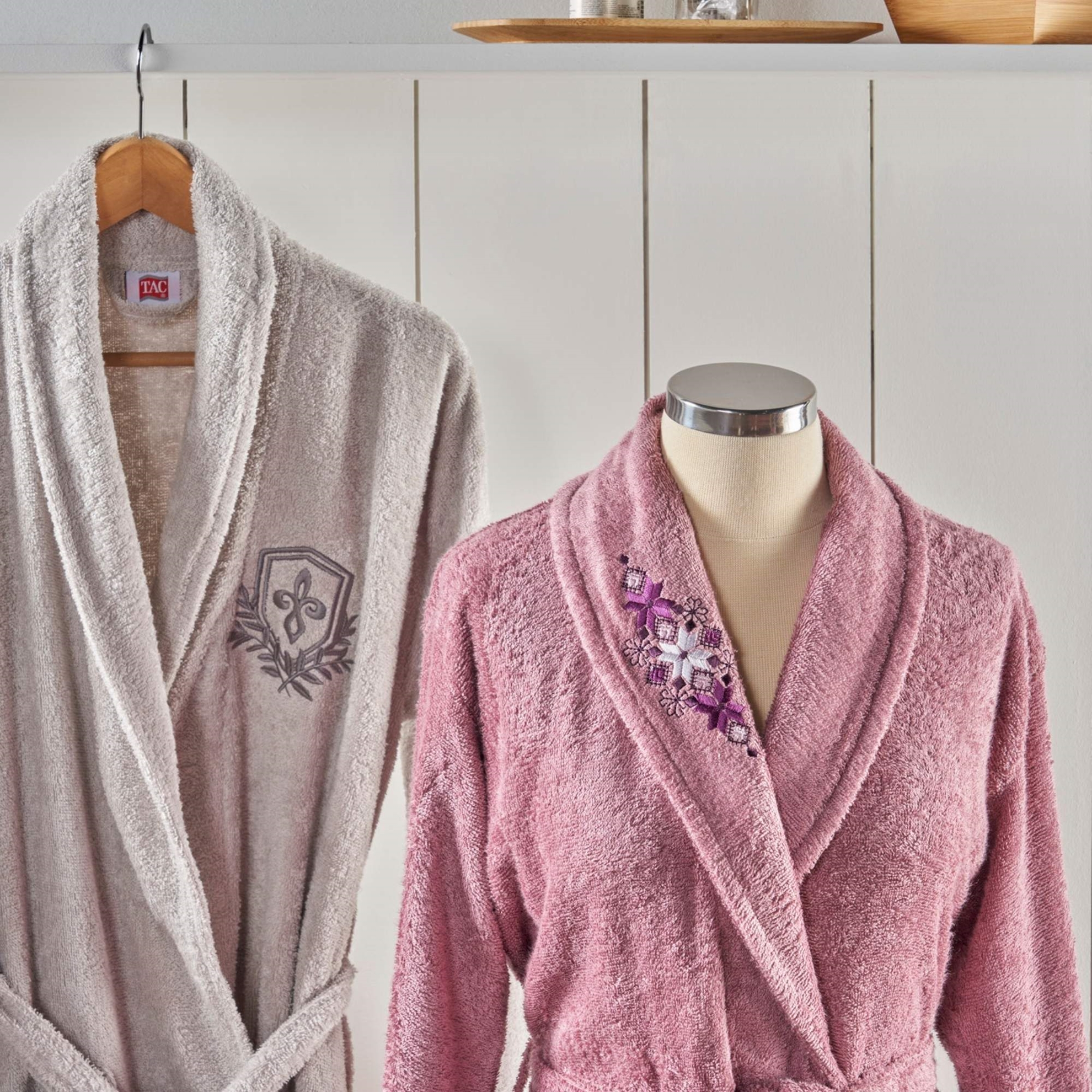 resm Taç Palace Bambu 4'lü Aile Bornoz Seti Mürdüm