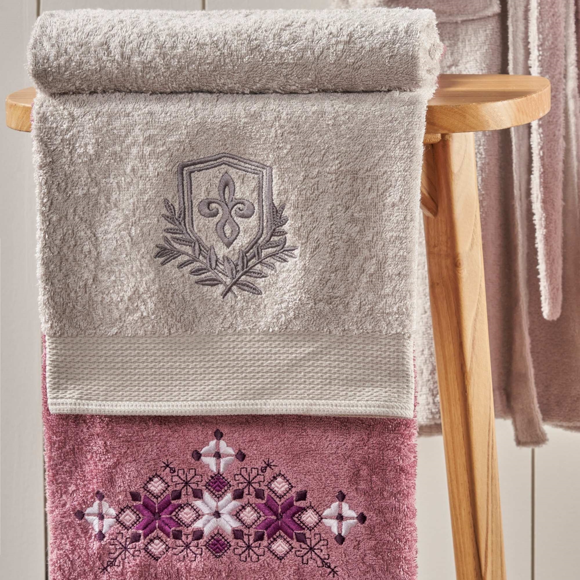 resm Taç Palace Bambu 4'lü Aile Bornoz Seti Mürdüm