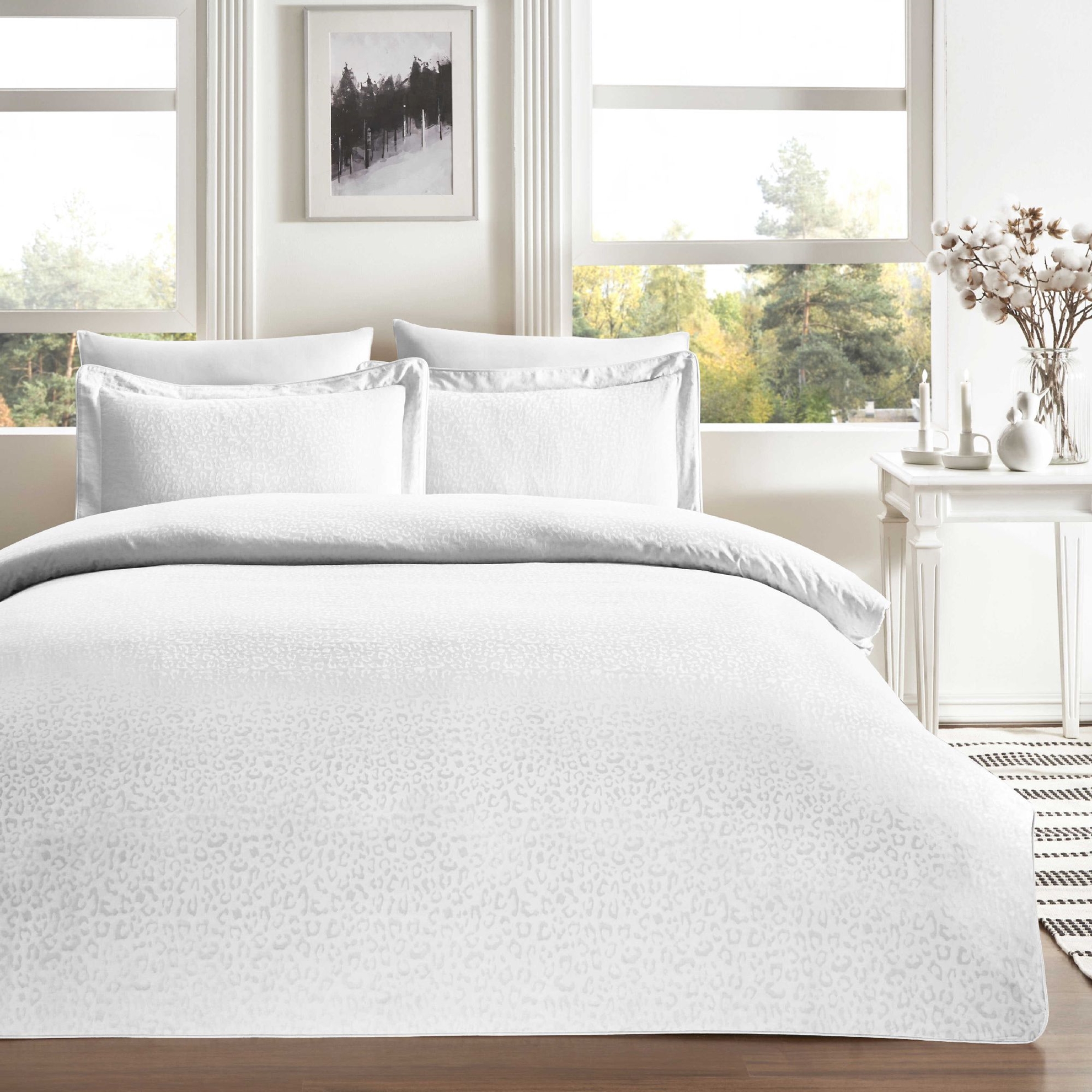 resm Taç Leo Jakar Çift Kişilik Nevresim Takımı Beyaz