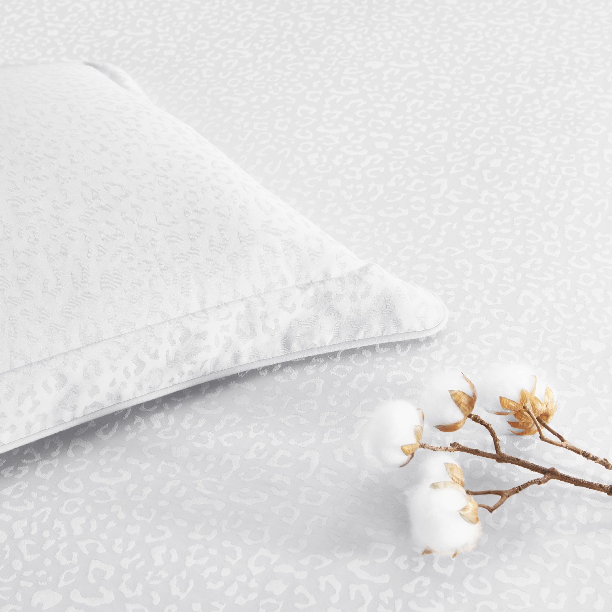 resm Taç Leo Jakar Çift Kişilik Nevresim Takımı Beyaz