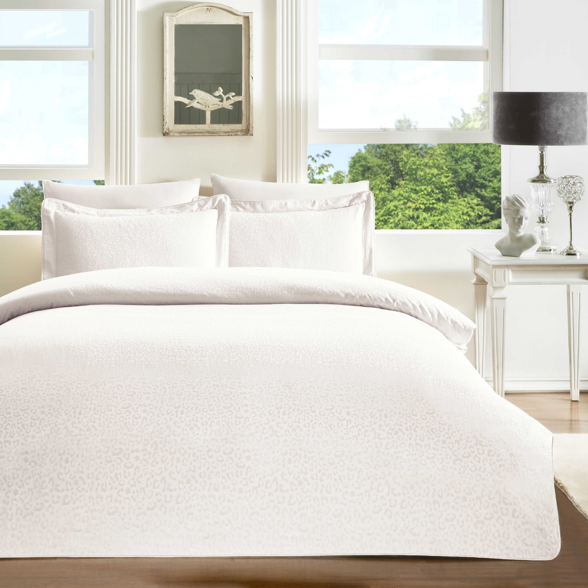 resm Taç Leo Jakar Çift Kişilik Nevresim Takımı Ekru