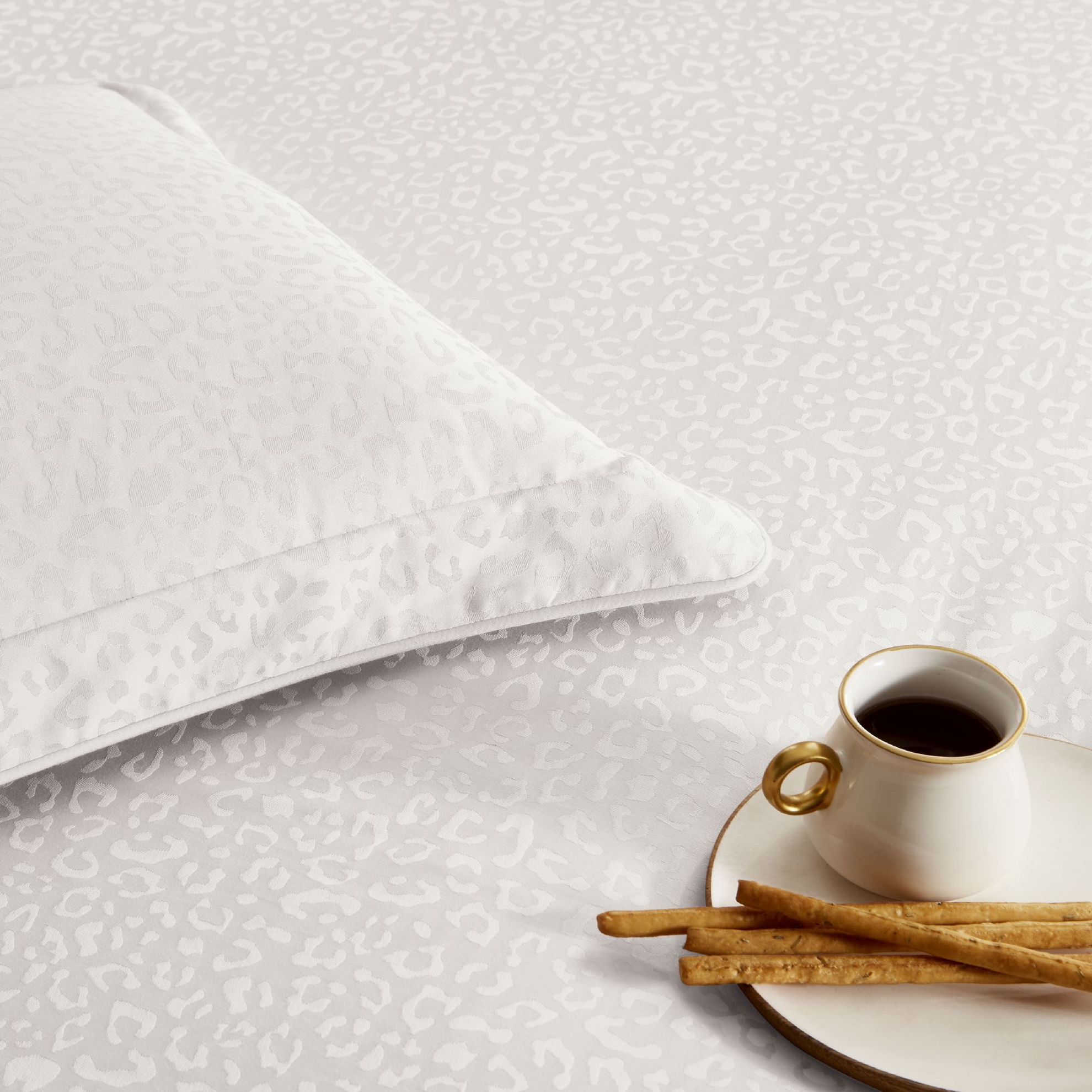 resm Taç Leo Jakar Çift Kişilik Nevresim Takımı Ekru