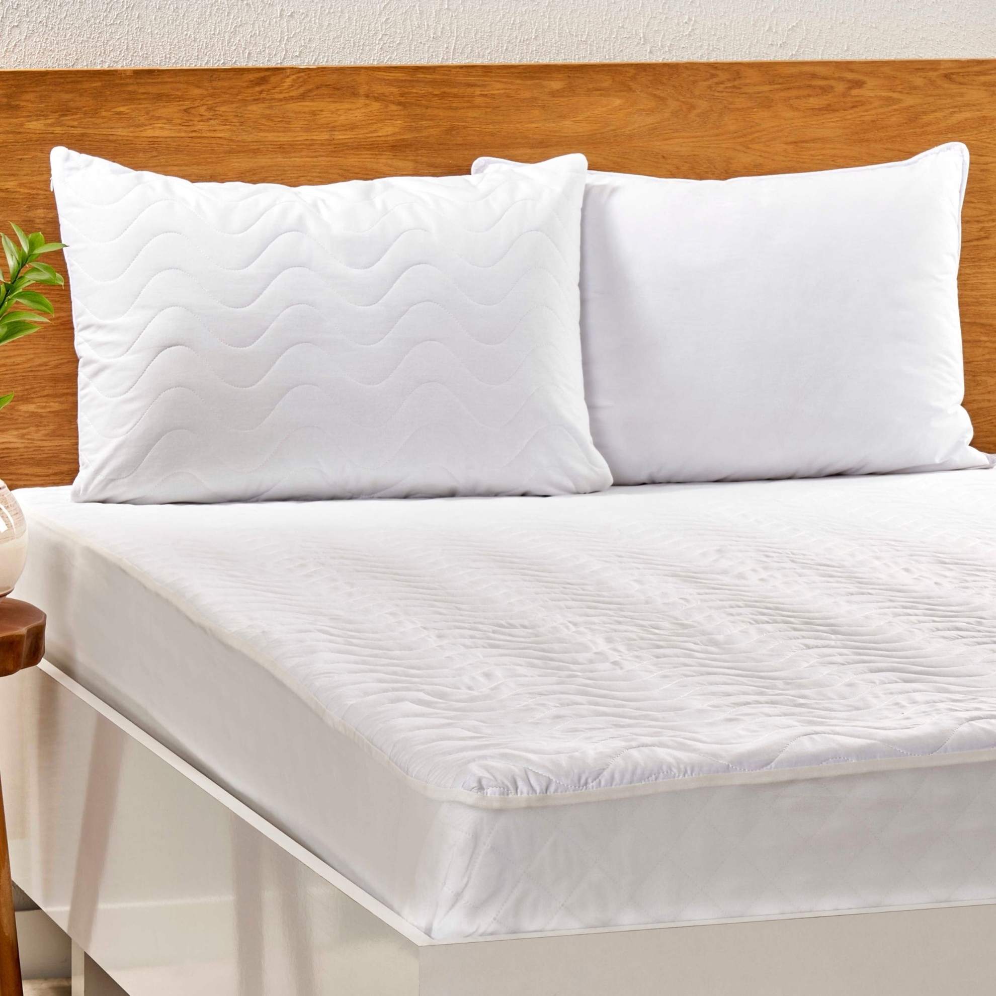 resm Taç Kapitone Fitted Çift Kişilik Yatak Alezi Beyaz